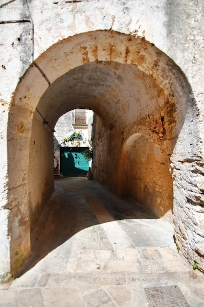 Una calle de Presicce, un pueblo italiano en Puglia