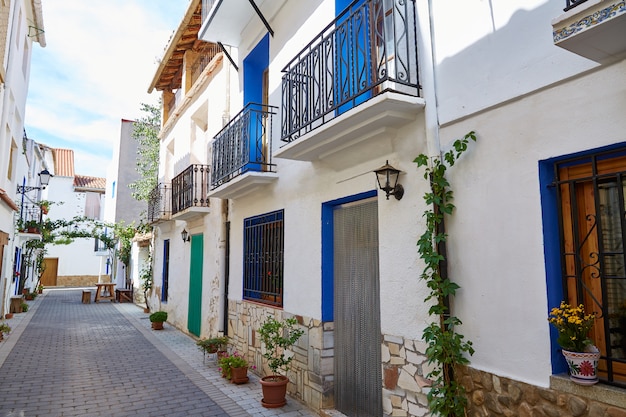 Calle del pueblo de Aras de los Olmos en Valencia.