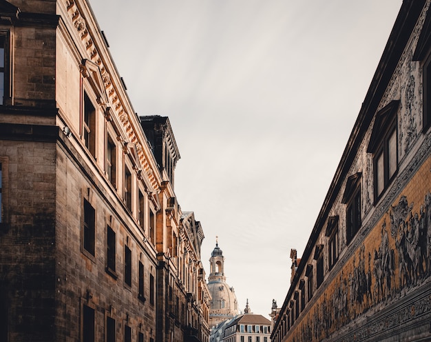 Calle con reyes sajones a caballo en Dresden