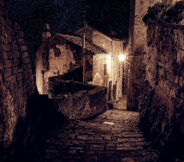 Calle Sorano de noche