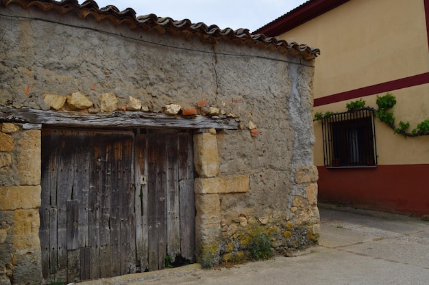 Calle típica del pueblo de Topas de salamanca