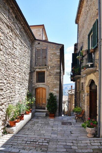 Una calle de Trivento, un pueblo de la región de Molise, Italia.