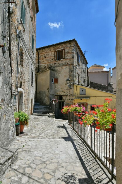 Foto una calle de zungoli, italia