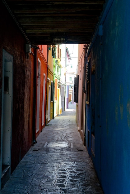 Un callejón en Burano Venecia Italia