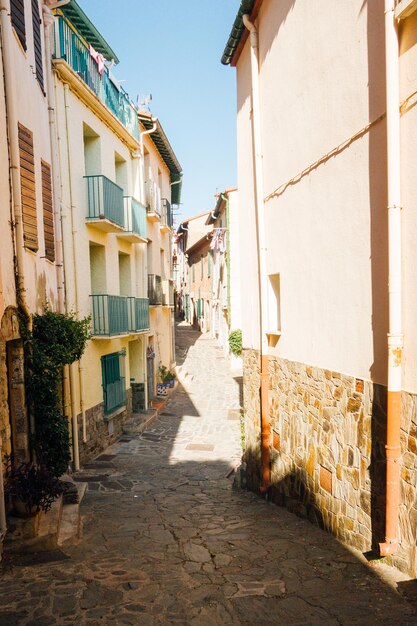 Foto en el callejón entre las casas