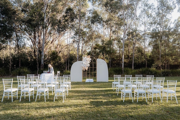 Callejón para una ceremonia de boda en un parque