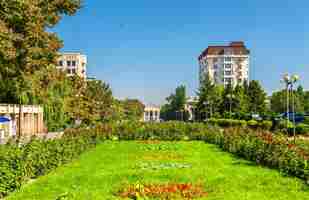 Foto callejón de la juventud en bishkek, la capital de kirguistán