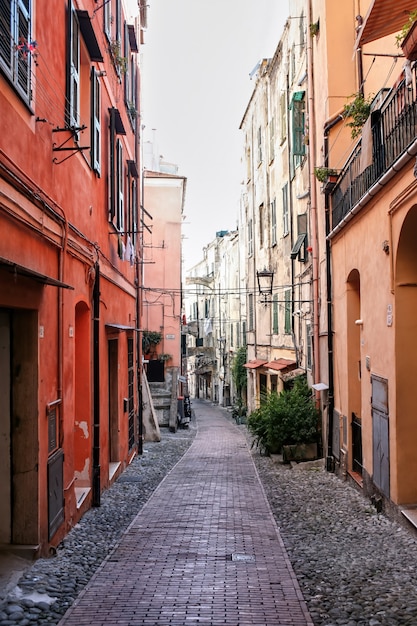 Callejuela en Sanremo, Italia