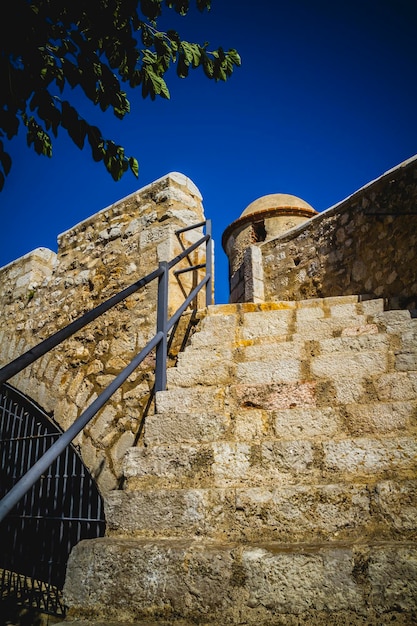 calles y arquitectura a lo largo de la ciudad costera mediterránea en España