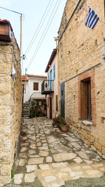 Calles y casas antiguas en el tradicional pueblo de Lofu. Distrito de Limassol, Chipre.