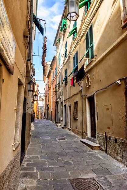 Calles italianas calle principal de portovenere en el parque nacional de cinque terre