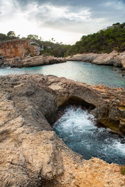 Calo des Moro Maiorca Espanha Bela paisagem de praia exótica ilha tropical natureza mar azul