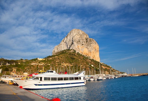 Calpe en Alicante con el monte Penón Ifach.