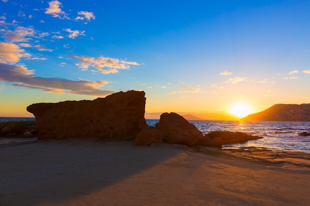 Calpe Alicante pôr do sol na praia Cantal Roig na Espanha