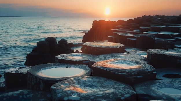 La Calzada de los Gigantes al atardecer columnas naturales de pie como antiguas esculturas una obra maestra tallada por el legado volcánico