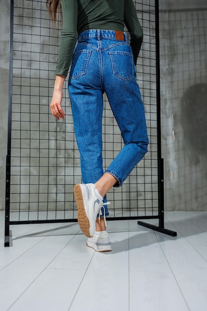 Moda casual para mujer calzado deportivo para mujer piernas delgadas  femeninas en jeans y zapatillas de deporte casuales con estilo blancas  zapatos cómodos de verano para mujer