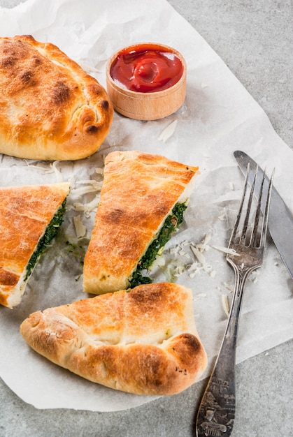 Calzone con Espinacas y Queso