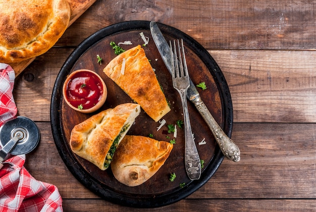 Calzone mit Spinat und Käse