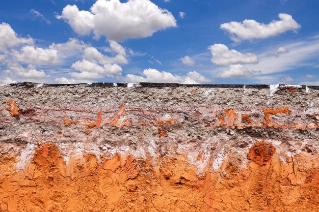 Camada de solo sob a estrada asfaltada com skyxD azul