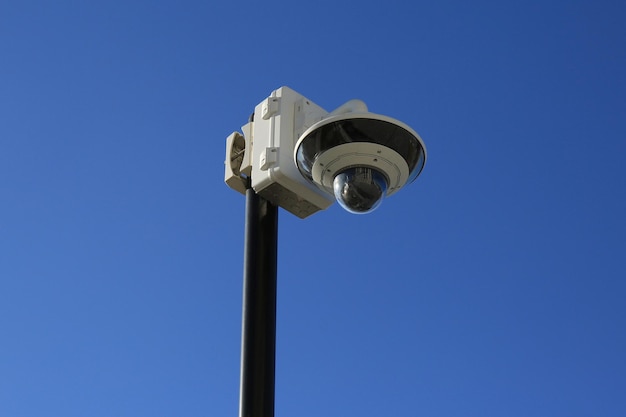 Foto cámara cctv de seguridad en la calle.