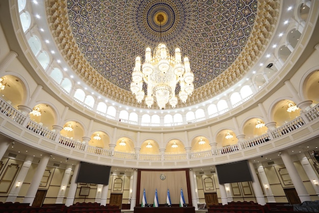 Câmara Legislativa do Uzbequistão O interior do palácio do sultão de omã