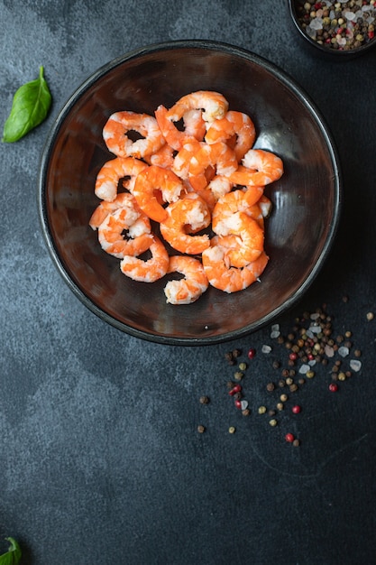 Camarão pronto para comer Camarão de frutos do mar fervido ou frito