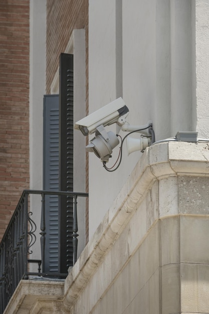 Camaras de vigilancia instaladas en la fachada