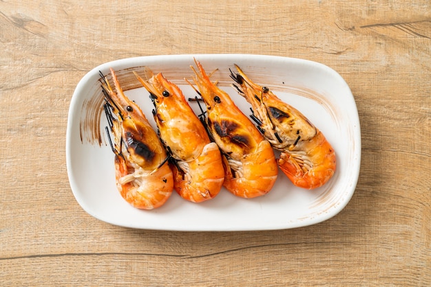 camarões ou camarões grelhados - estilo frutos do mar