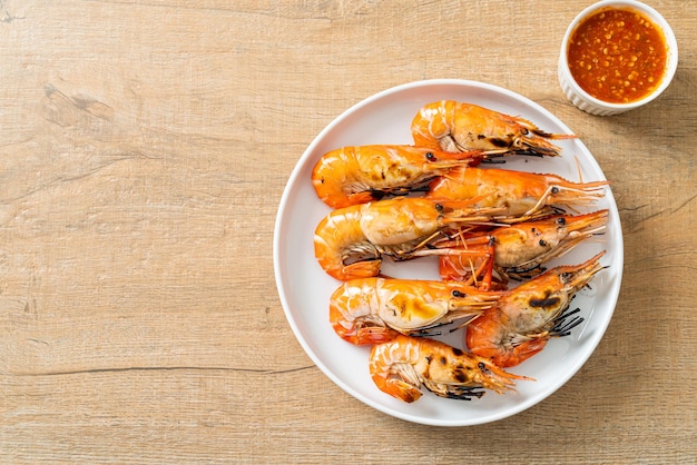 Camarões ou camarões grelhados - estilo frutos do mar
