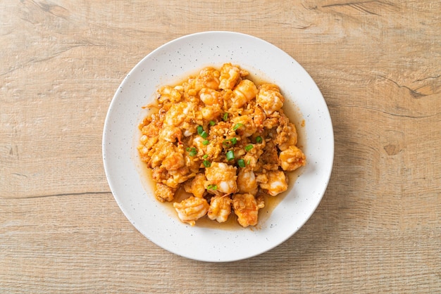 Camarões salteados com pasta de alho e camarão