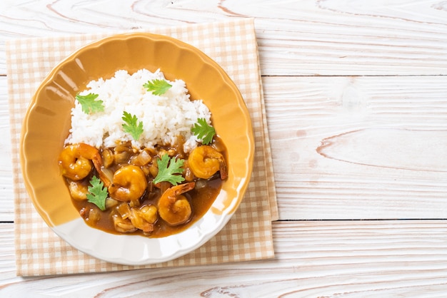 Camarones al curry con arroz