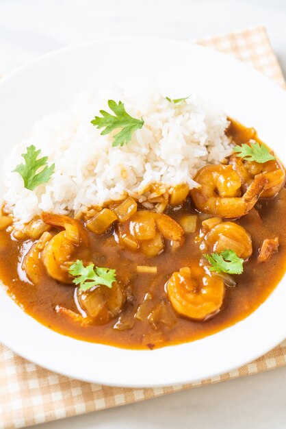 Camarones al curry con arroz