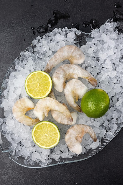 camarones congelados en la pescadería