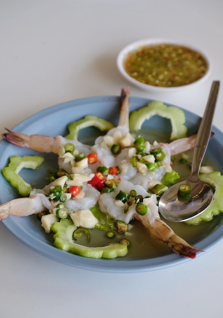 Camarones crudos con salsa salada