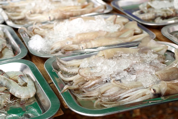 camarones frescos en la comida de la calle