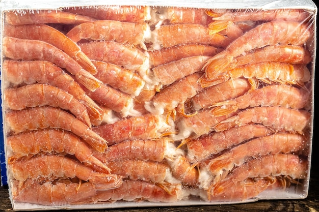 camarones grandes y pequeños congelados con o sin cabeza, rosados, con tentáculos, bigote y patas