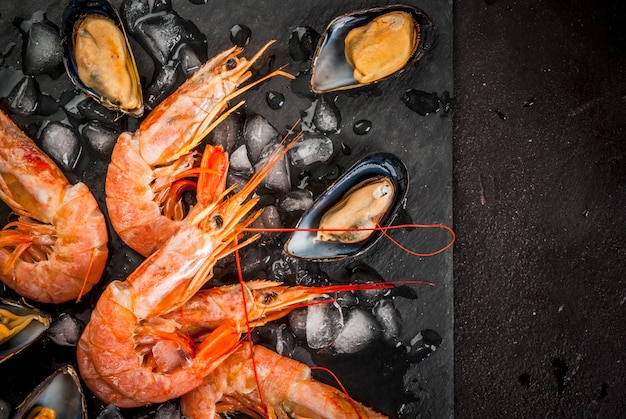 Camarones y mejillones en hielo