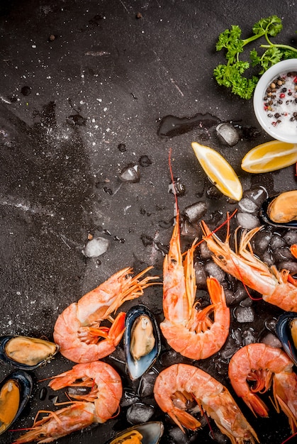 Camarones y mejillones en hielo