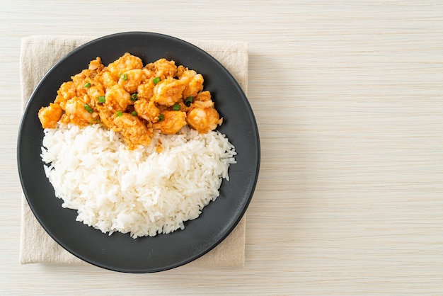 camarones salteados con ajo y pasta de camarones con arroz