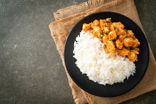 camarones salteados con ajo y pasta de camarones con arroz