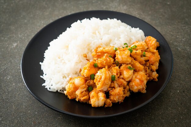 camarones salteados con ajo y pasta de camarones con arroz