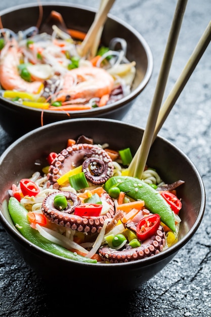 camarones salteados con verduras