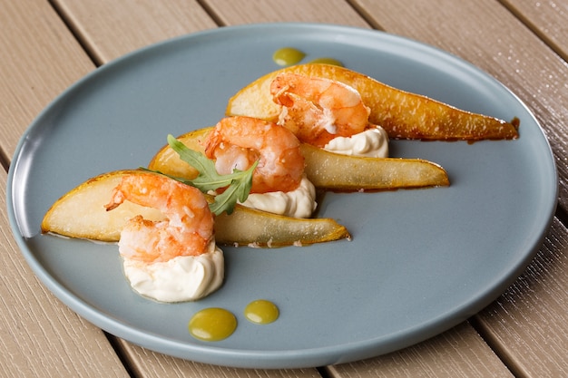 Camarones tigre a la plancha con miel y queso crema.