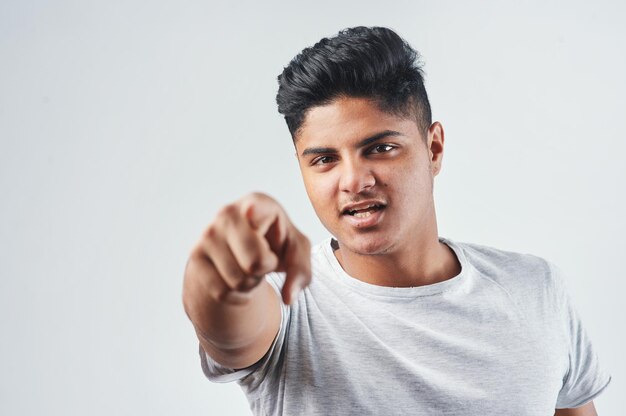 El cambio comienza contigo Foto de estudio de un joven posando sobre un fondo blanco