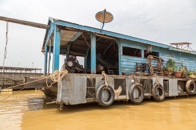 Camboya, aldea flotante de Chong Khneas cerca de Siem Reap