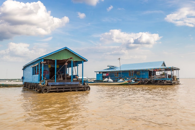 Camboya, aldea flotante de Chong Khneas cerca de Siem Reap