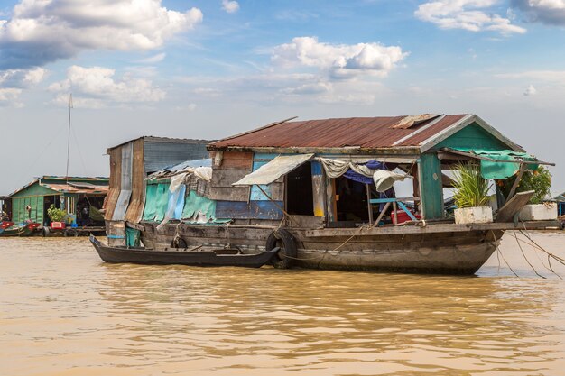 Camboya, aldea flotante de Chong Khneas cerca de Siem Reap