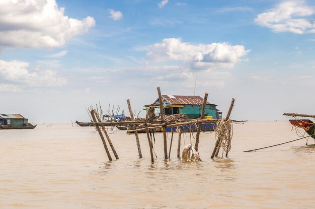 Camboya, aldea flotante de Chong Khneas cerca de Siem Reap