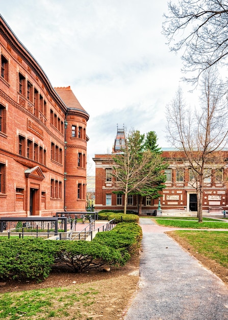 Cambridge, EE.UU. - 29 de abril de 2015: Sever Hall en Harvard Yard de la Universidad de Harvard en Cambridge, MA, Estados Unidos