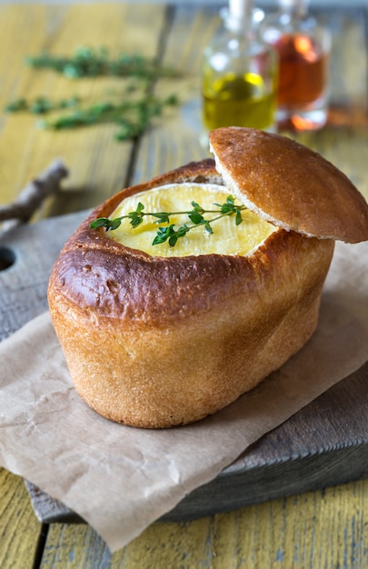 Camembert Brotschale